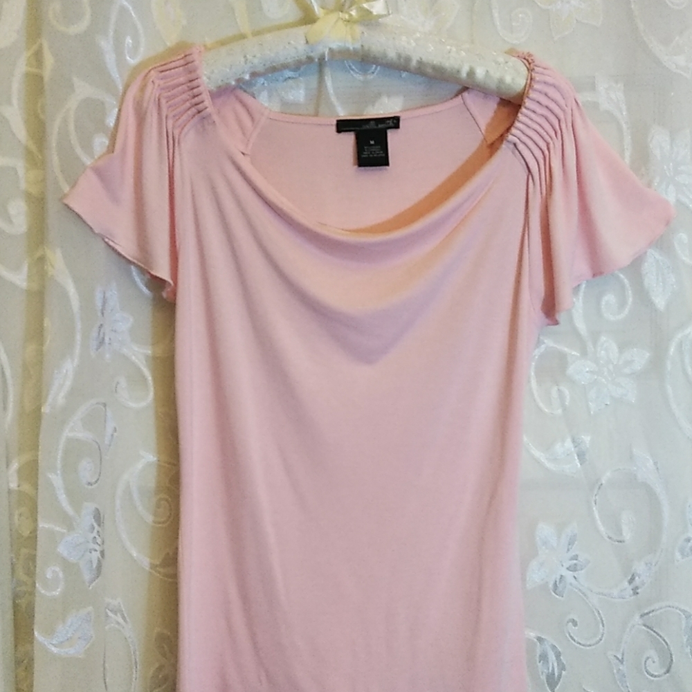 Pink short sleeves knit medium top